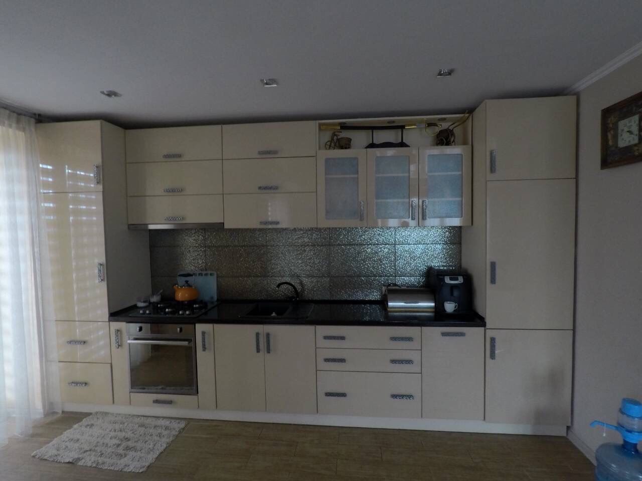 Продам в центрі гарну простору 3 кімнатну квартиру