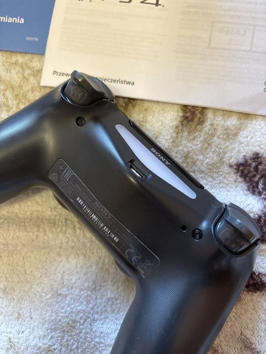Продам Play Station 4 slim 1TB