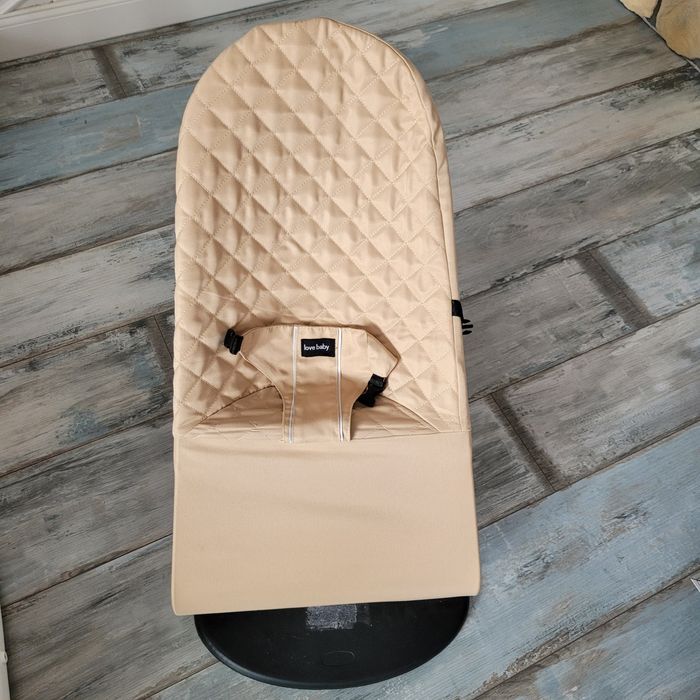 Leżaczek bujaczek love baby