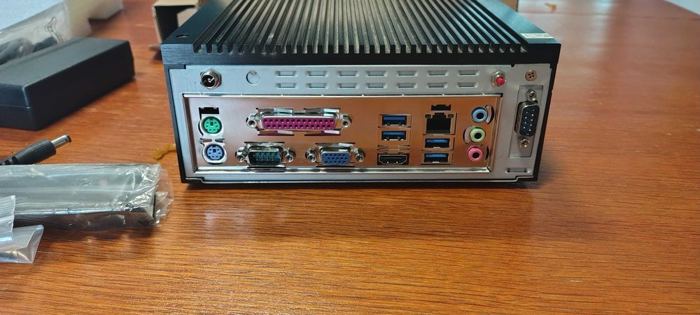 Komputer przemysłowy CELERON  N3050 4GB SSD 32GB