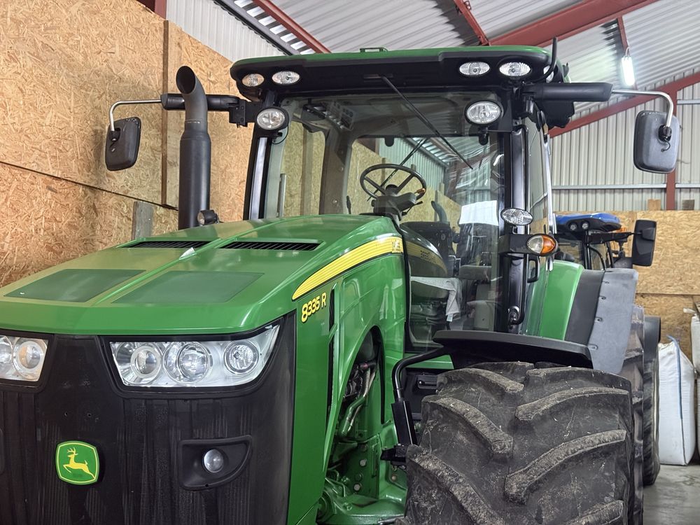 John Deere 8335R