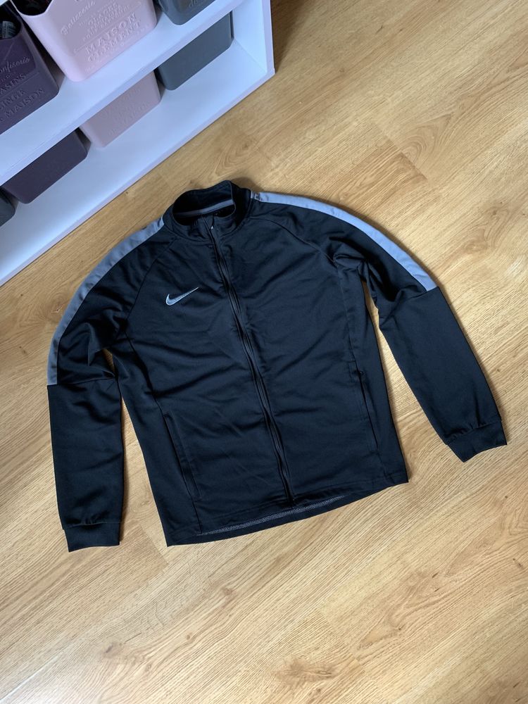 Олимпийкм nike dri-fit р.146-158