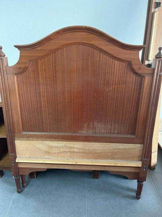 Cama Solteiro Madeira Castanha, com Cabeceira