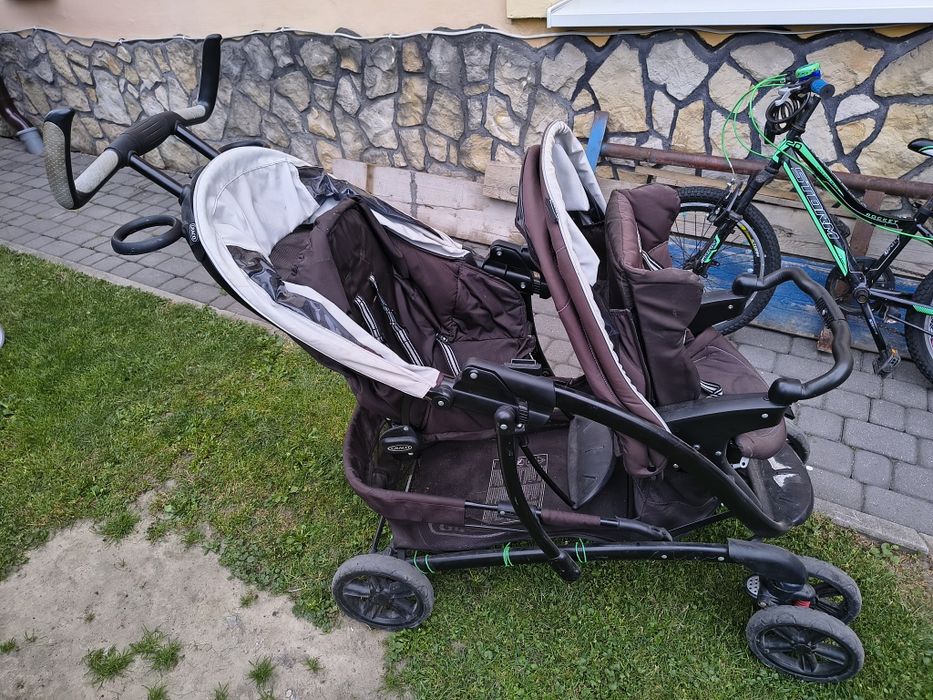 Wózek spacerowy dla bliźniaków