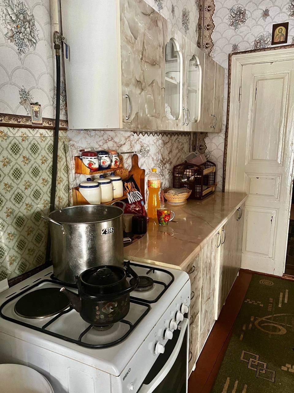 Продам півдома в м. Балта поряд з центром