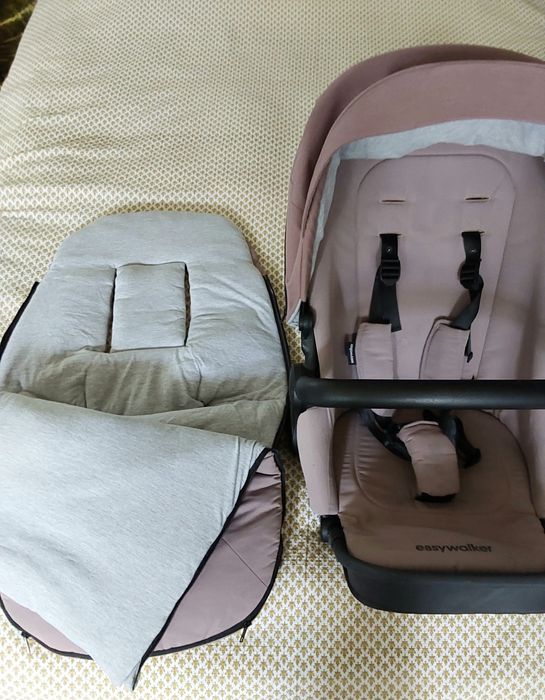 Детская кроватка, коляска Easywalker, 2 автокресла, 5 комбинизонов.