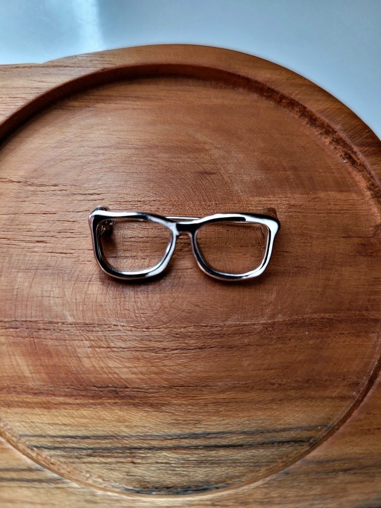 Broszka przypinka okulary inteligencja do pracy biura brooch broach