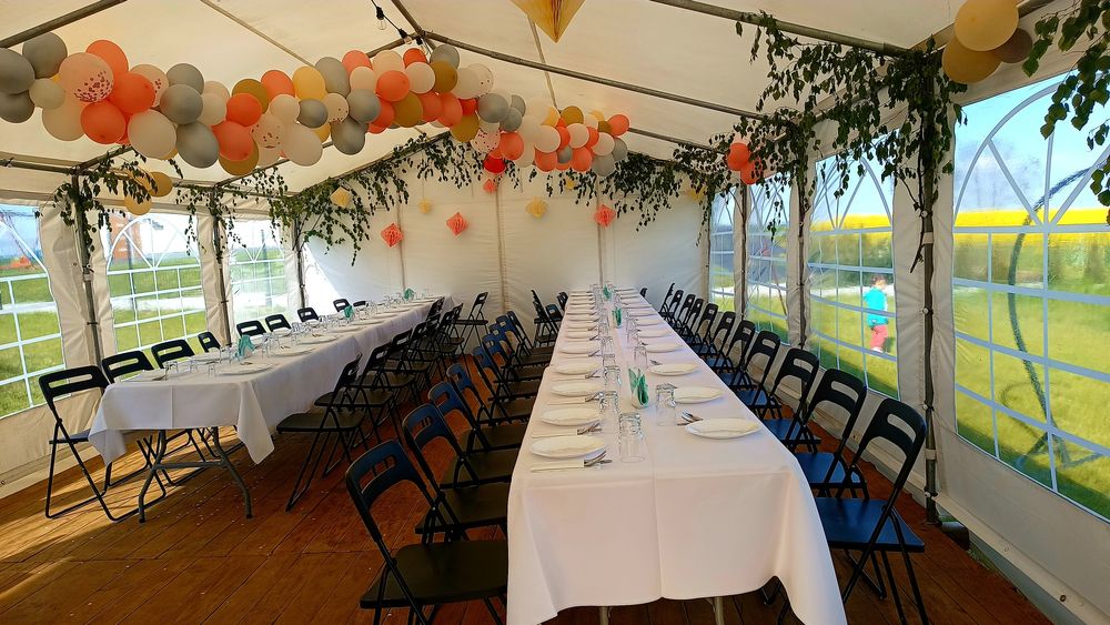 Wynajem namiotów - Wypożyczalnia stołów, krzeseł, podłogi, obrusów!