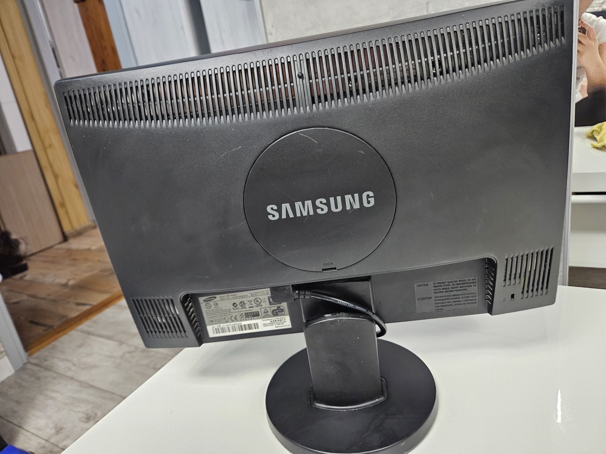 Monitor samsung czarny 943NW 19 cali