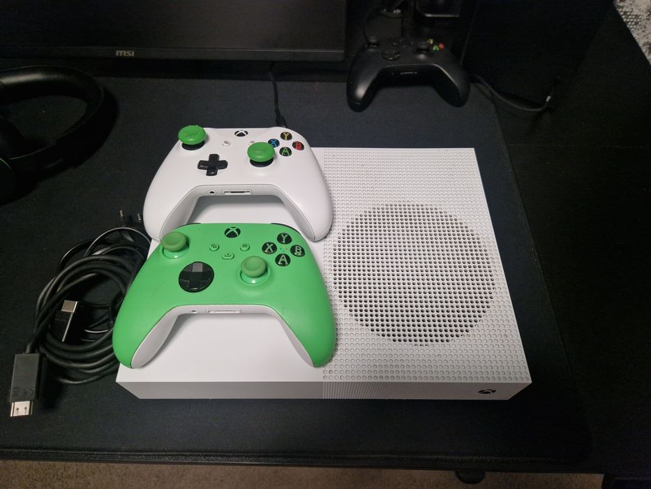 Konsola XBOX One S All Digital 1TB + 2 pady + karton