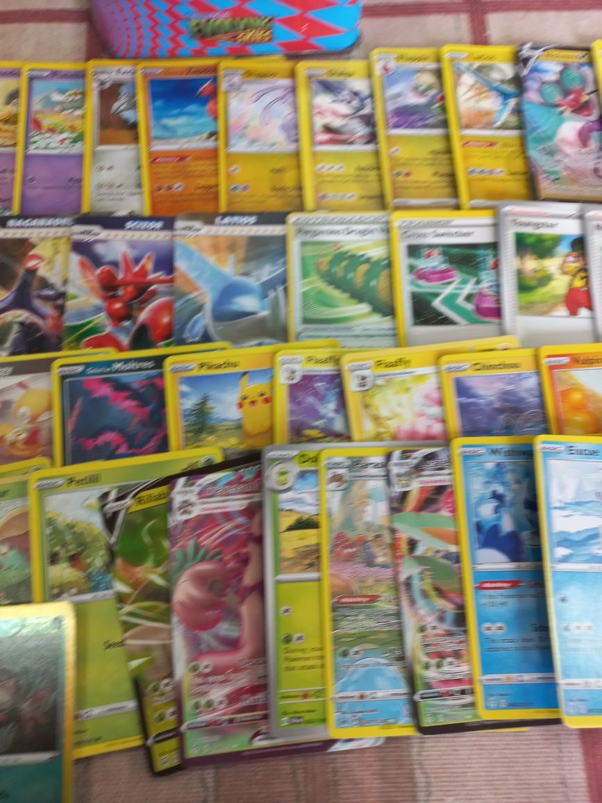 Cartas pokemon e caixa