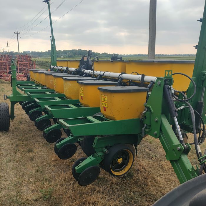 Сеялка John Deere 7000