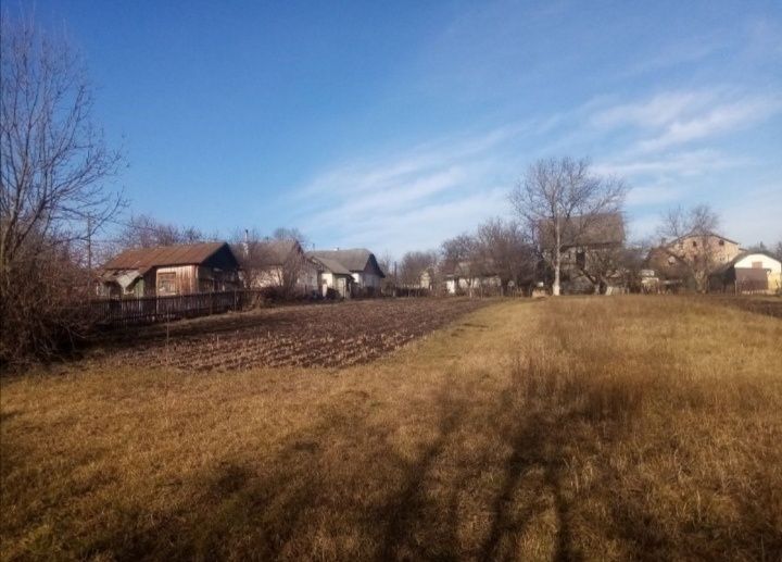 Продається земельна в Нижній Угринів