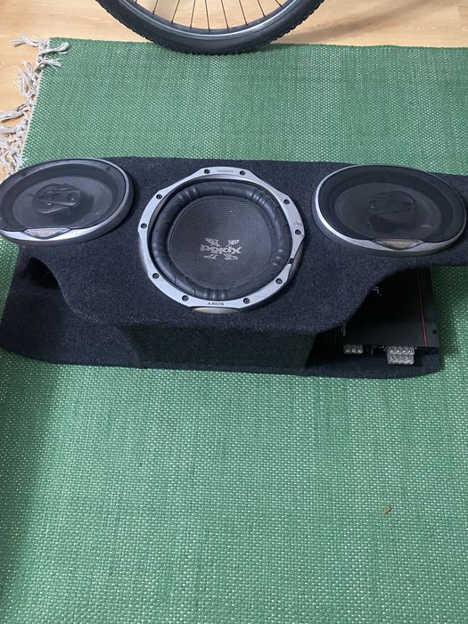 Caixa de som completa e pronta para ligar em otimo estado e com som po