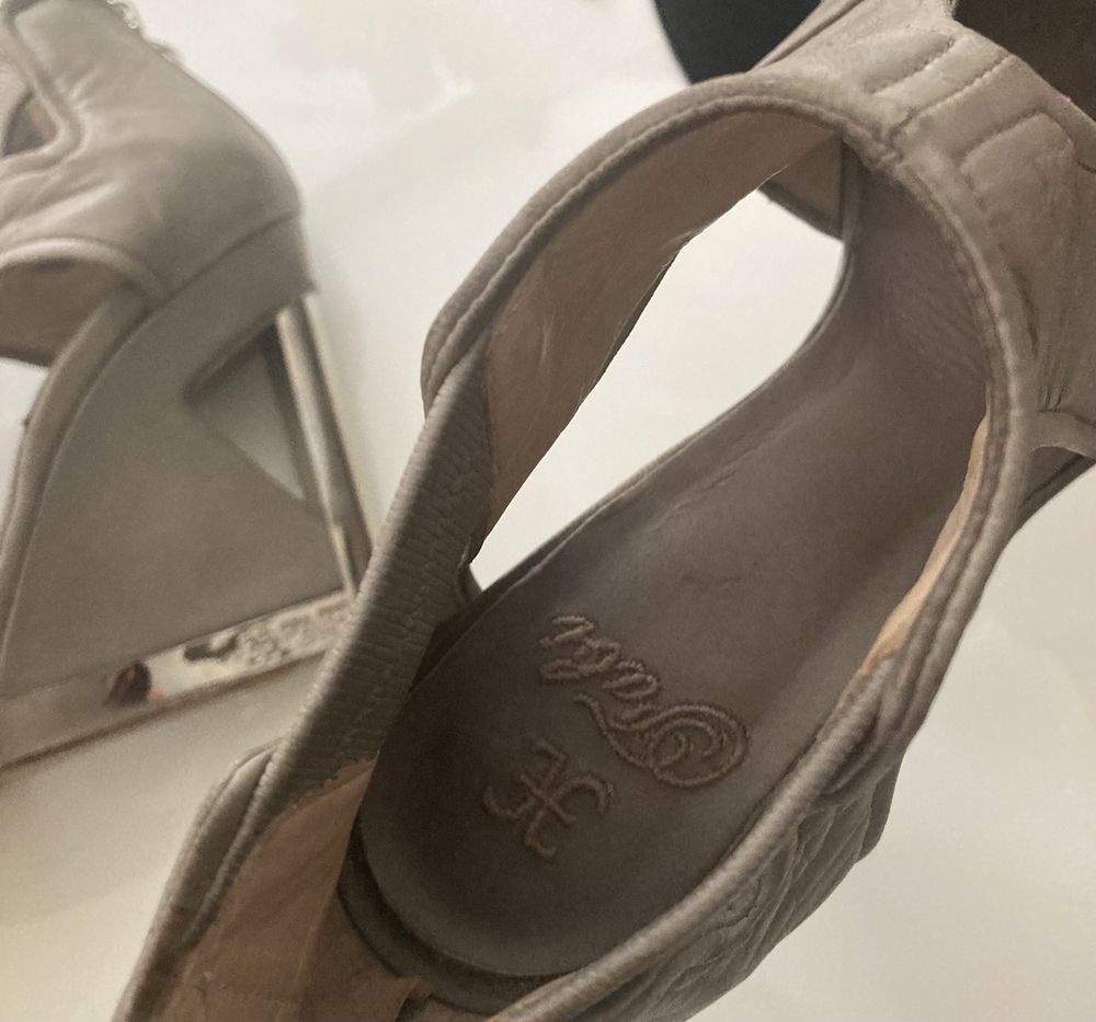 Buty 39 damskie firmowe skóra szara