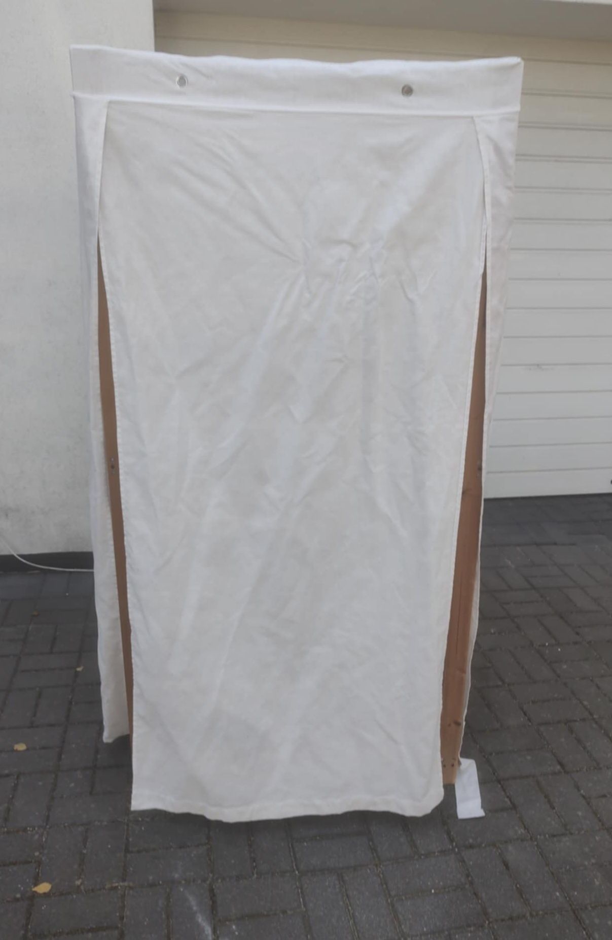 Szafa z drewna sosnowego i tkaniny plutna ikea