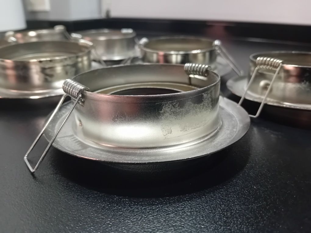 Oprawki oczka halogenowe sufitowe śr. 10 cm