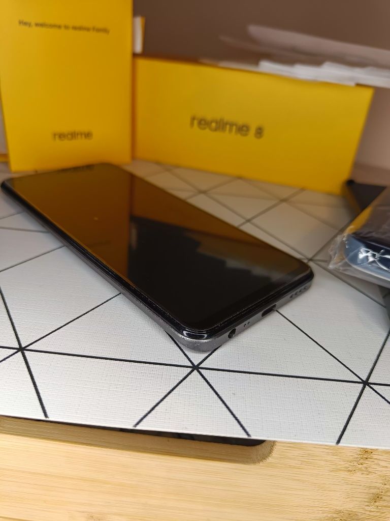 Smartfon Realme 8 | 4G / 64 GB + 2 nowe Case 8 ochronnych szybek