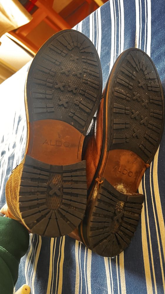 Botas em pele marca ALDO