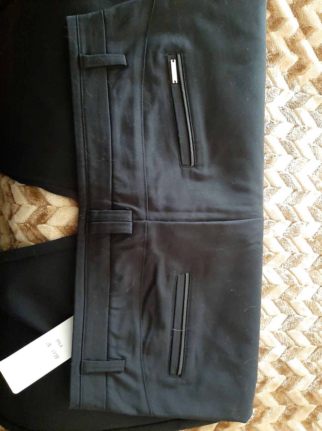 Calça preta modelo clássico ( novas) tam.xxl mas vestem pouco 10€