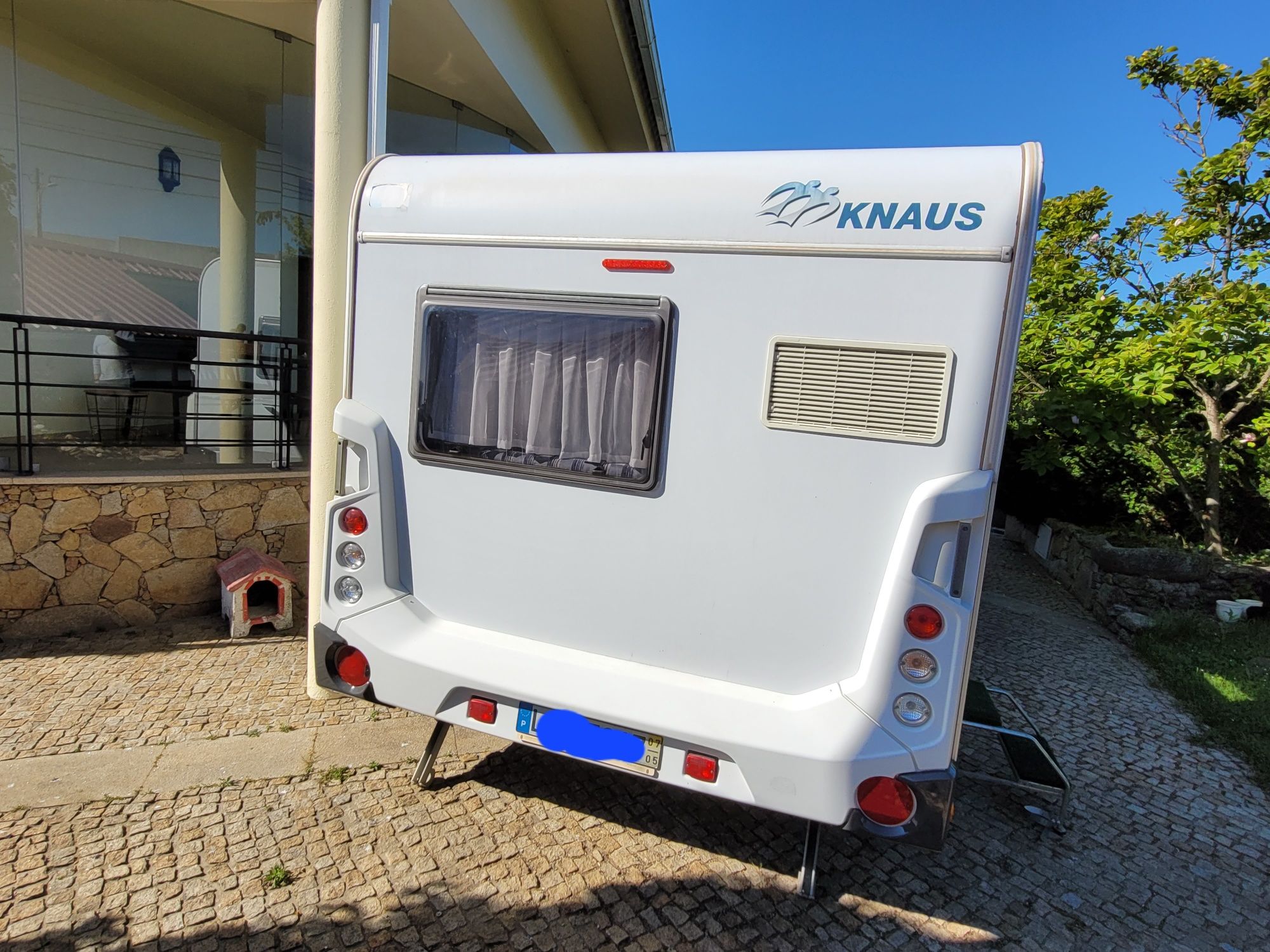 Caravana Knaus Sport 450, frigorífico grande