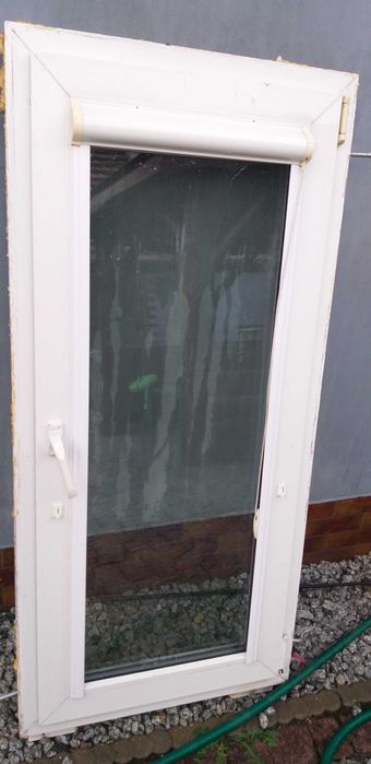 Okno plastikowe PCV z roleta wewnętrzna 145/48