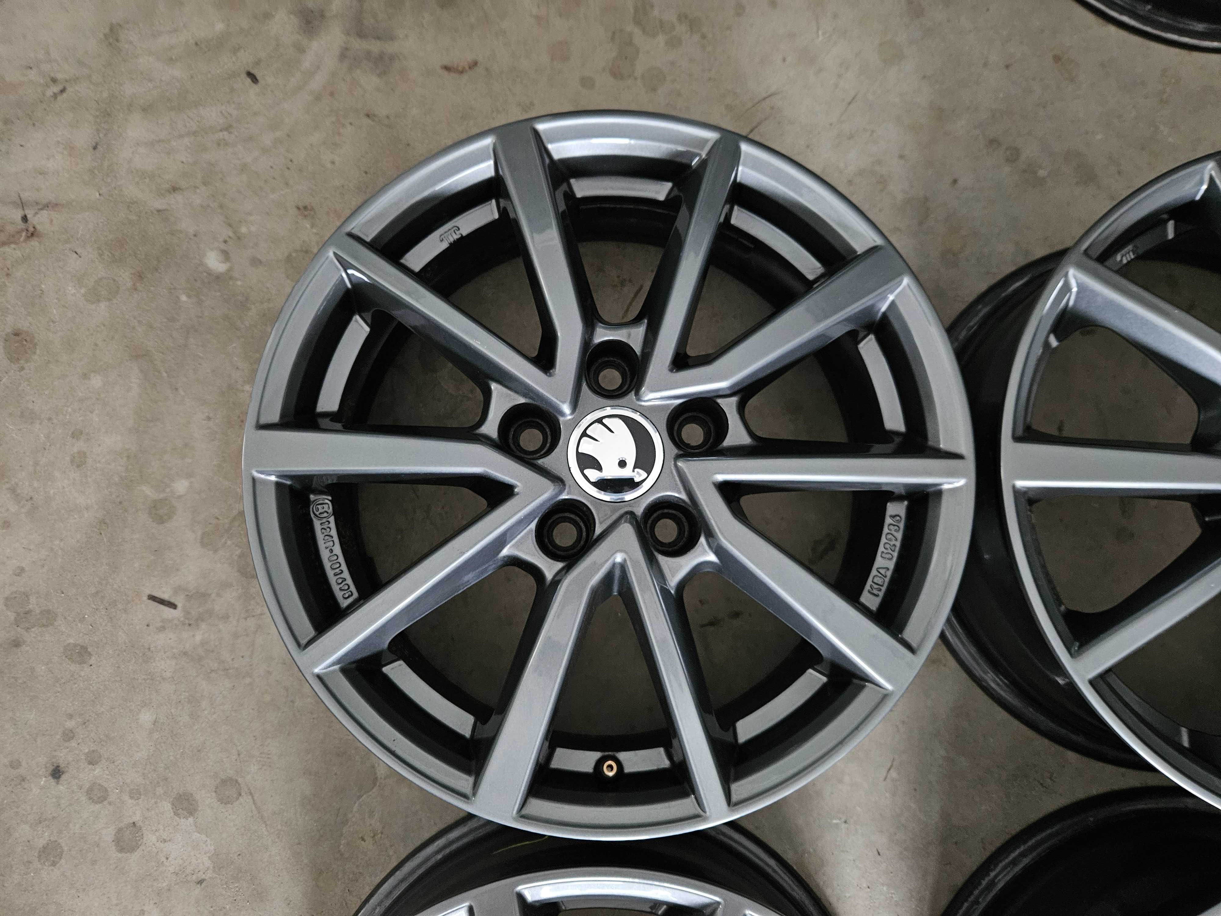 Alufelgi 16" Skoda Octavia II FL III IV VRS SuperB Karoq 5x112 Audi a3