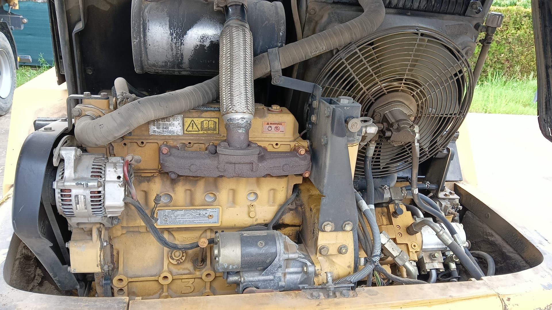 Ładowarka Cat 906 sprowadzona z Niemiec