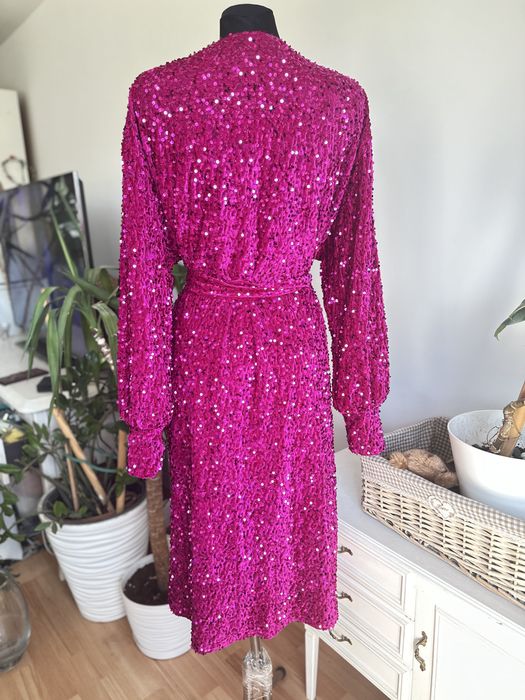 Boohoo cekinowa sukienka midi kopertowa welurowa 50 5 xl fuksja