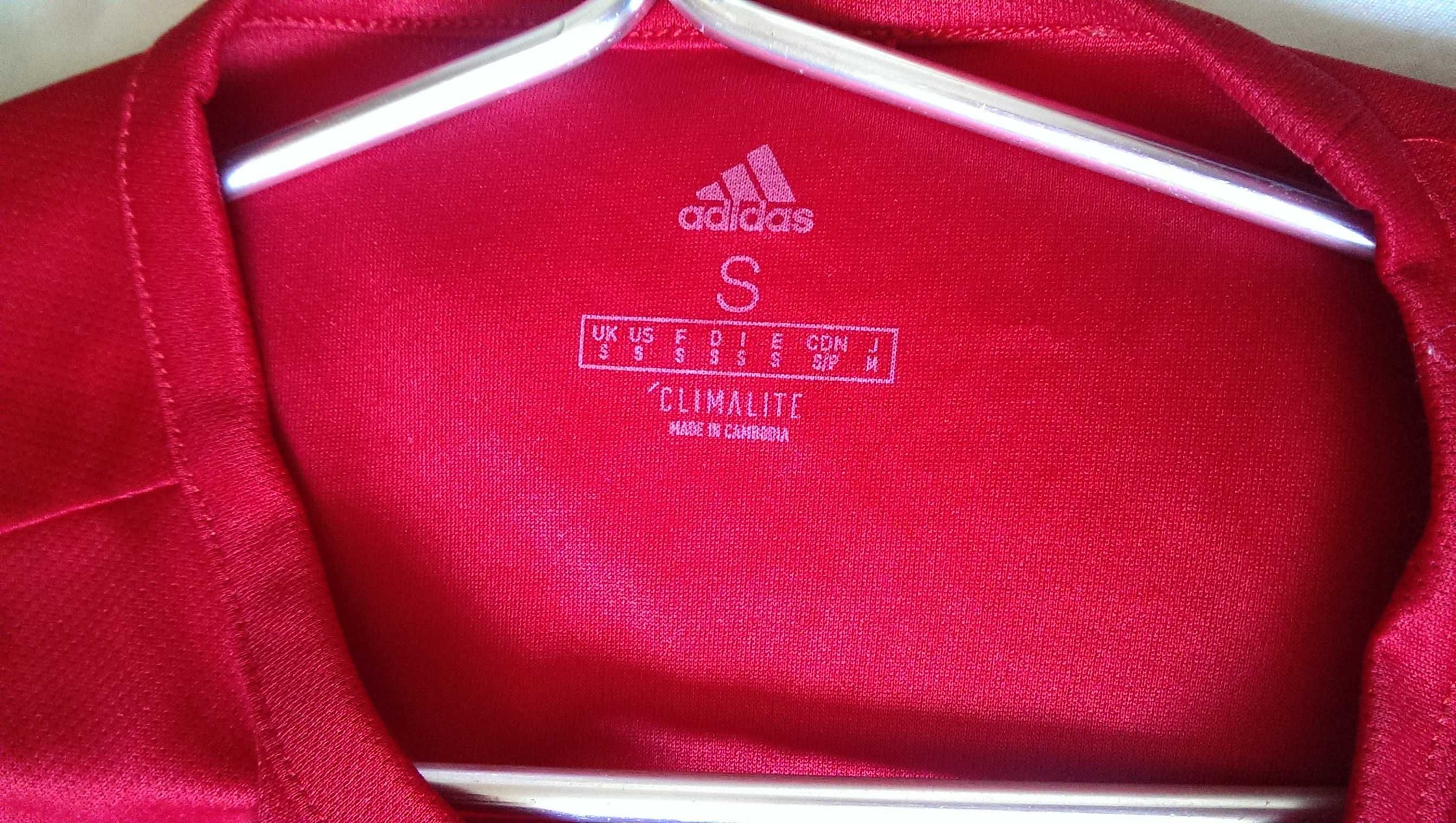 Мужская Футболка Adidas в хорошем состоянии размер S
