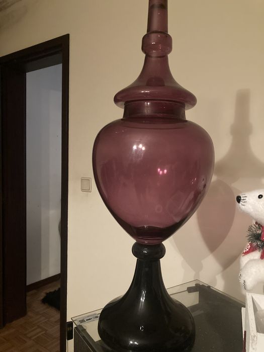 Jarrão em vidro rosado.