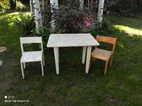 Stolik drewniany i dwa krzesełka dla dzieci