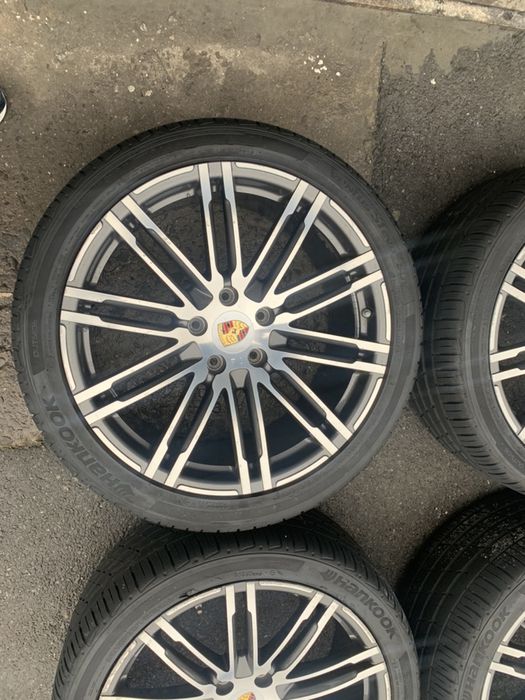 Оригінальні диски cayenne r21 з літніми шинами 295/35