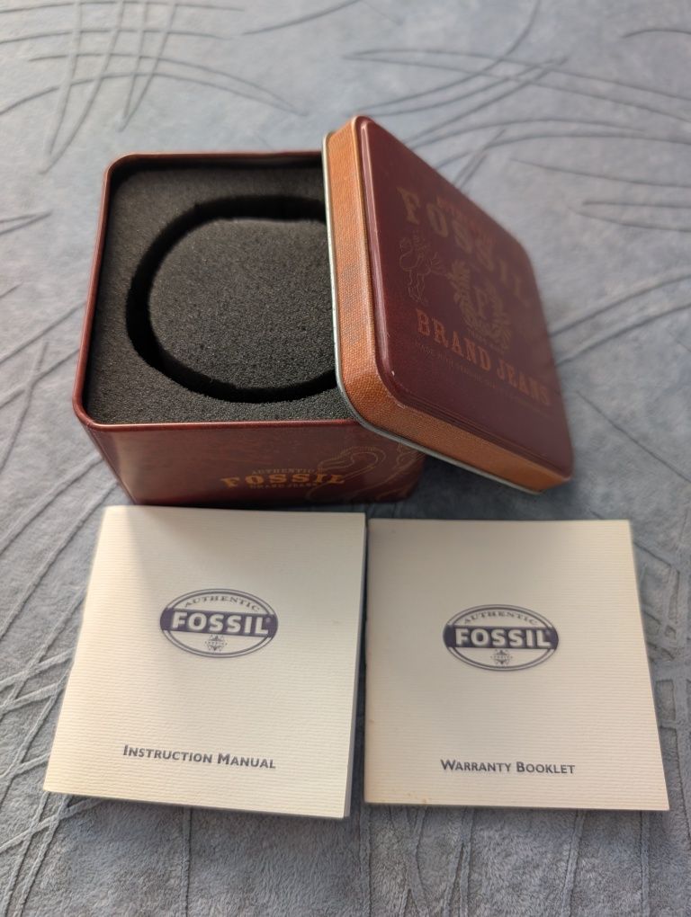 Часы Fossil Big Tic с анимацией