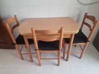 Mesa de cozinha e cadeiras