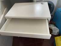 Vendo essa mesa de manicure com a cadeira