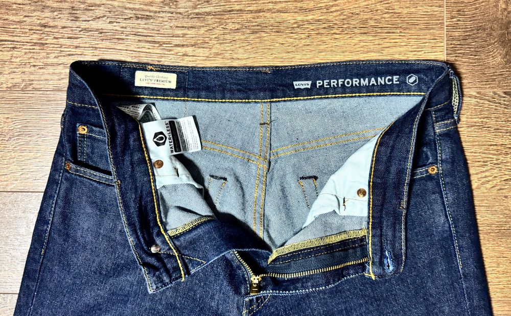 Джинсы Levi’s Premium.