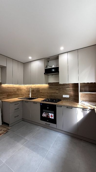 Продаж 2 кімнатної квартири з сучасним ремонтом на Жадова