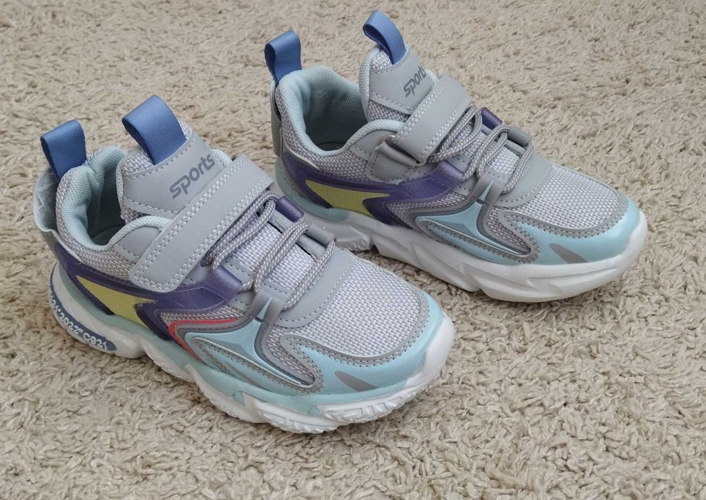 Кросівки нові 20,3 см довжина устілки