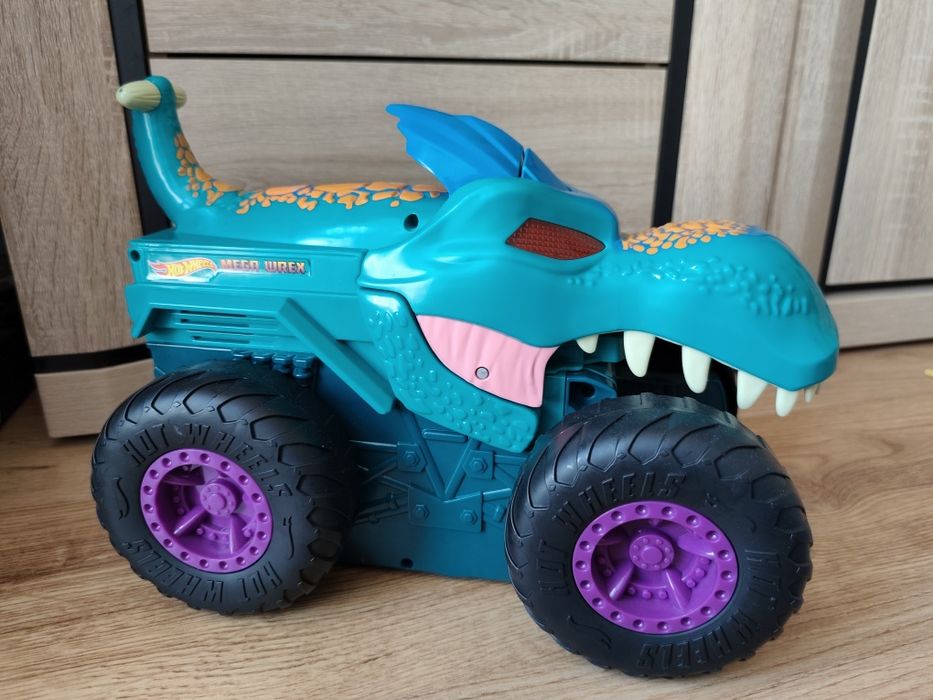 Hot wheels mega wrex