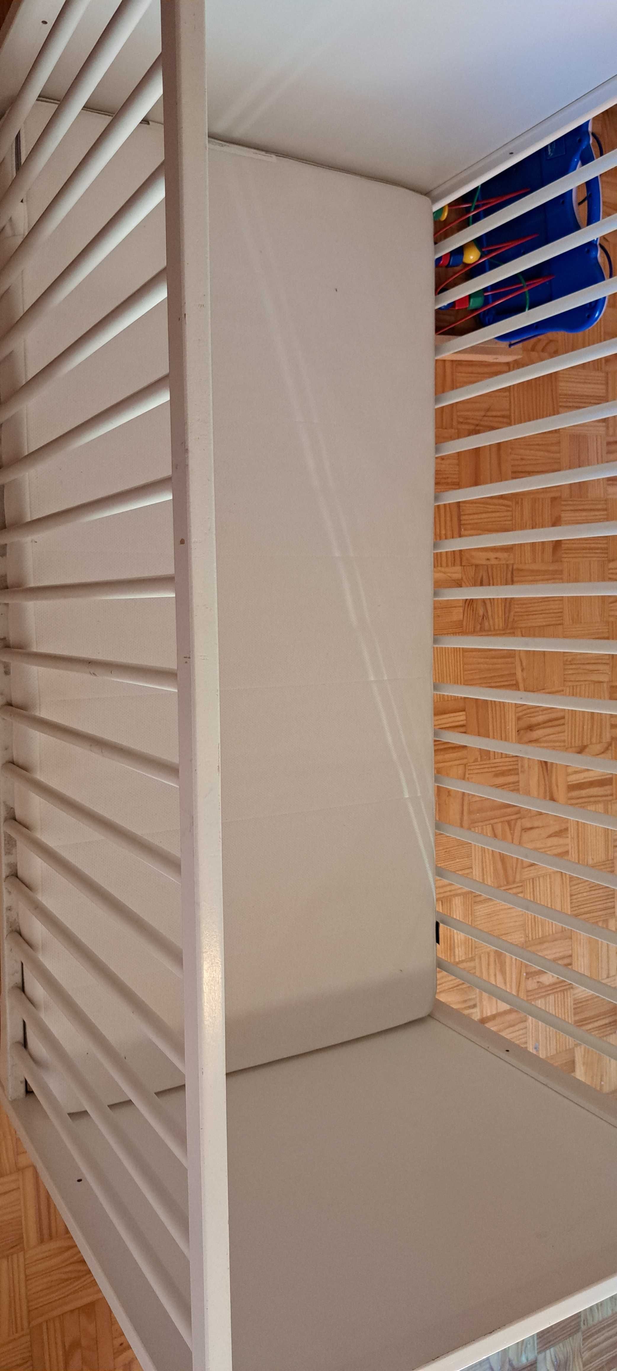 cama de bebé (berço)