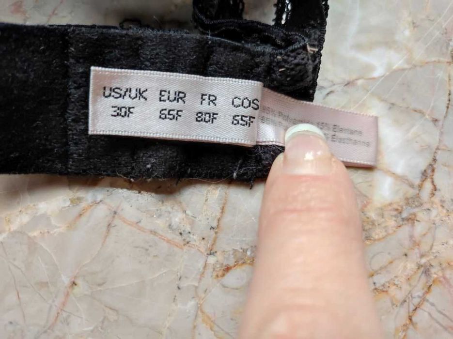 biustonosz stanik zmysłowy zniewalający sexowny odkryty