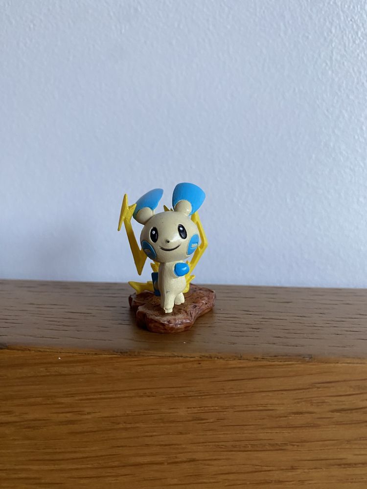 Figura pvc boneco pokemon minun com relampago