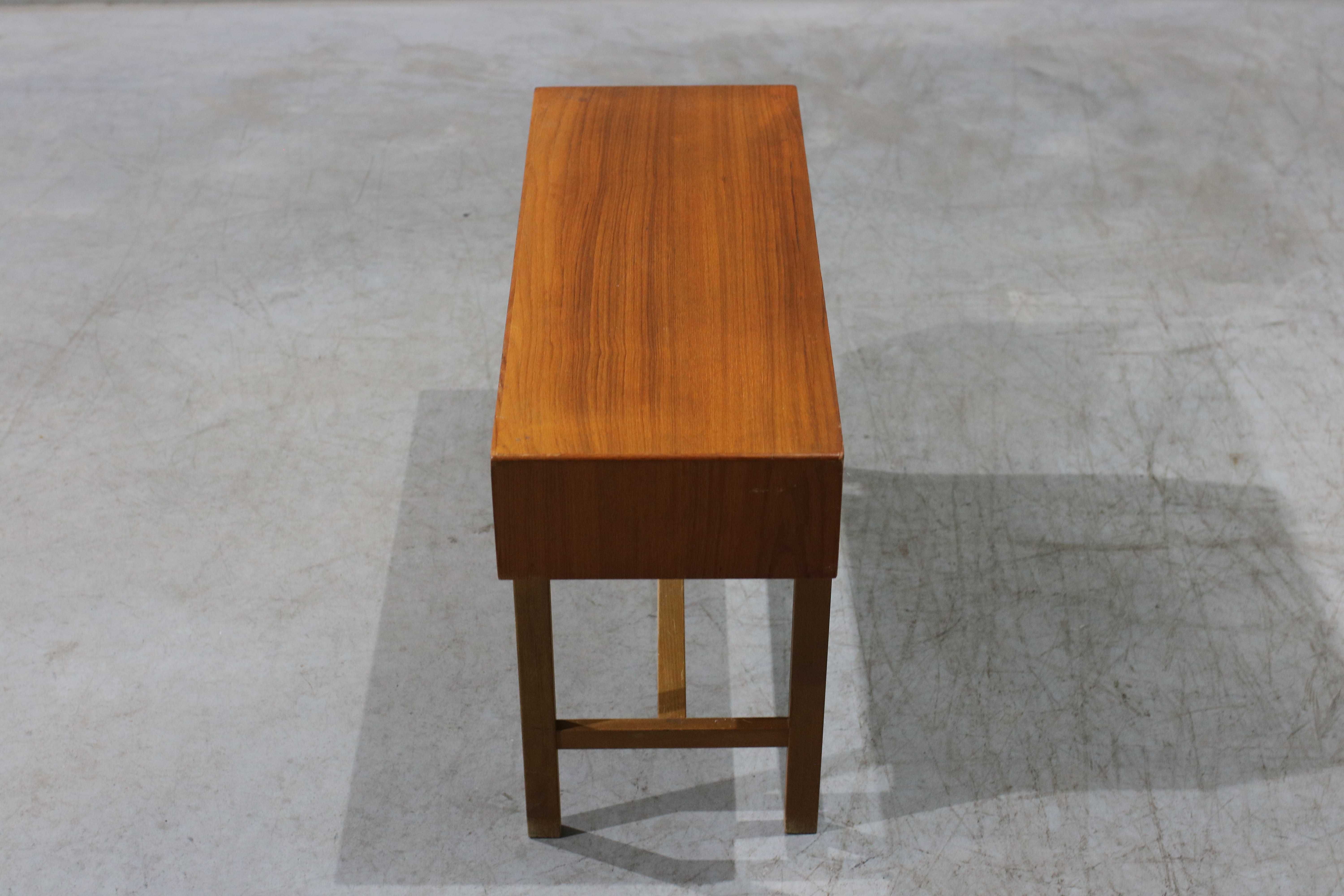 Mesinha de apoio em teca | Nordic Design