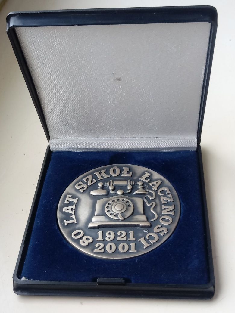 Ładny medal pamiątkowy 80 Lat Szkół Łączności