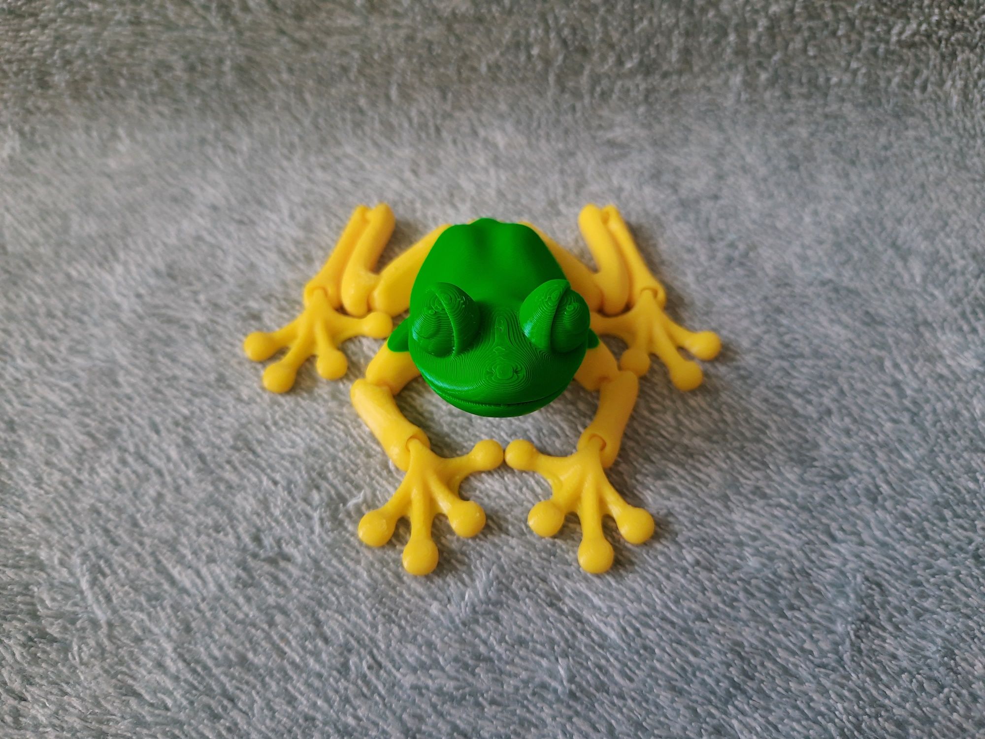 Hit! Ruchoma żaba wydruk3D zabawka antystresowa zielono żółta
