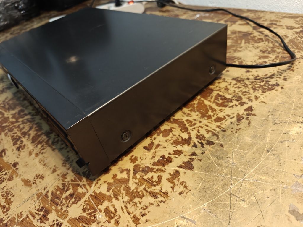 Odtwarzacz CD Technics SL-P377A