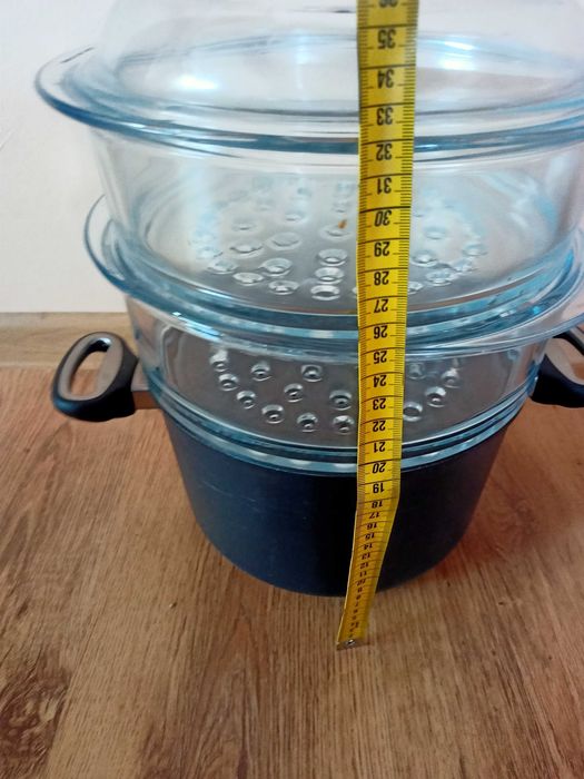 Trzypoziomowy, uniwersalny parowar.