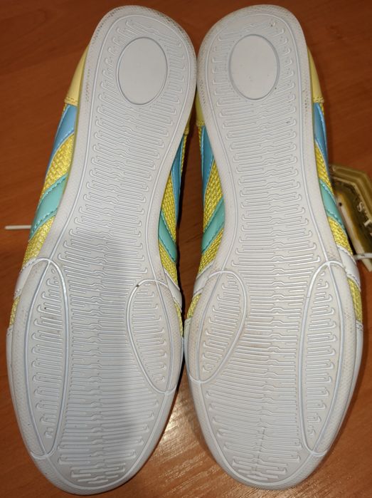 Кросівки дівочі, жіночі