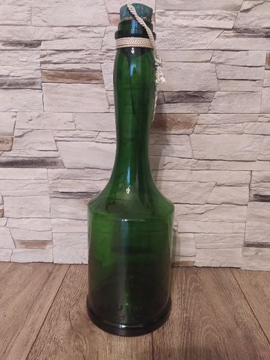 Piękna duża szklana zielona butla po winie kolorowe szkło